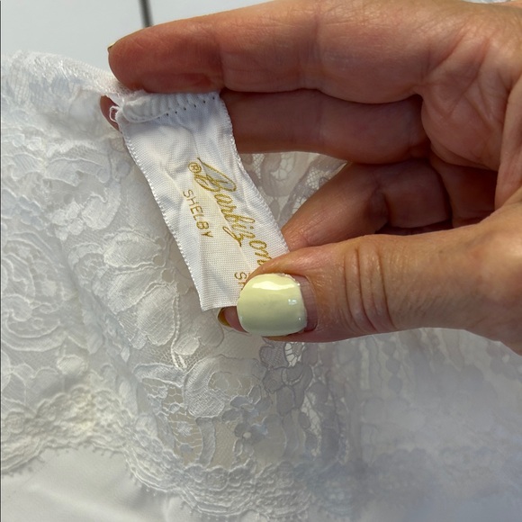 Chic White Lace Chemise - Picture 7 of 9